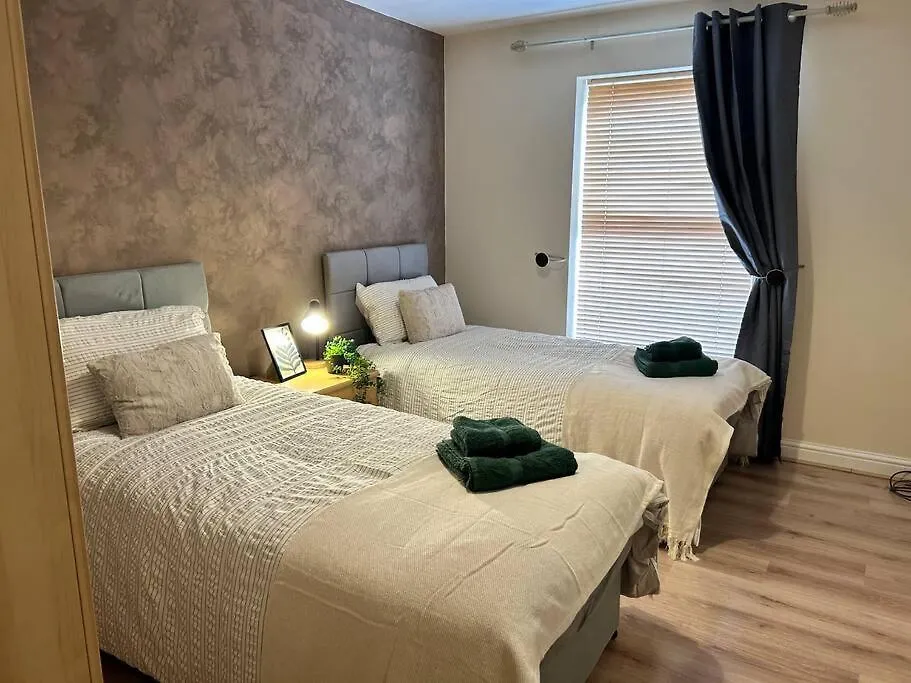 동커스터 Auckland House 3 Beds Free Parking 아파트